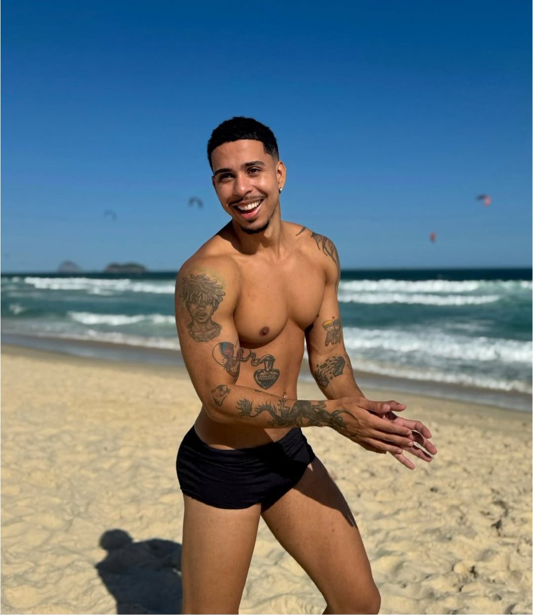 O cantor <a href="/thiagoPantaleao/">Thiago Pantaleão</a> celebra hoje 28 anos! Parabéns! 🎉