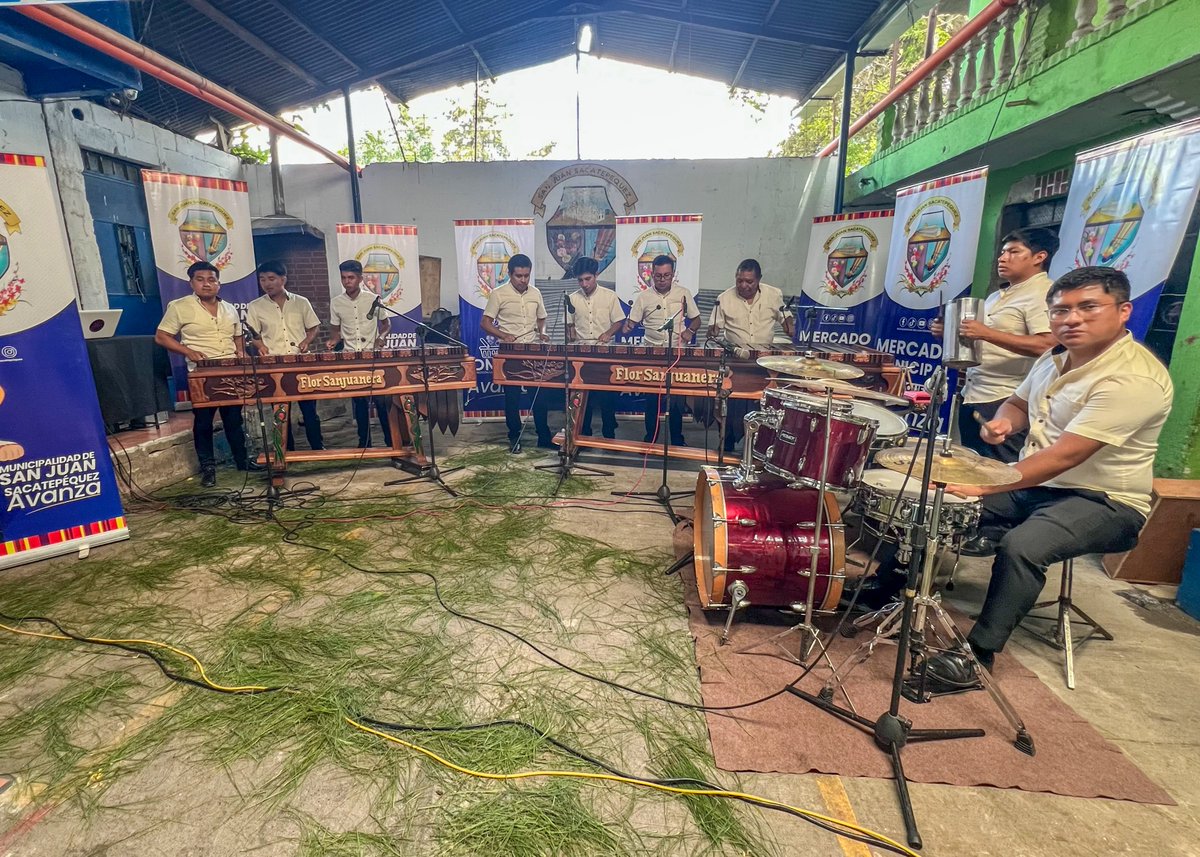 Hoy la Marimba Flor Sanjuanera llena de música y alegría el Mercado Municipal de Ciudad Quetzal. Estarán amenizando y compartiendo sus notas hasta las 4:00 p.m.