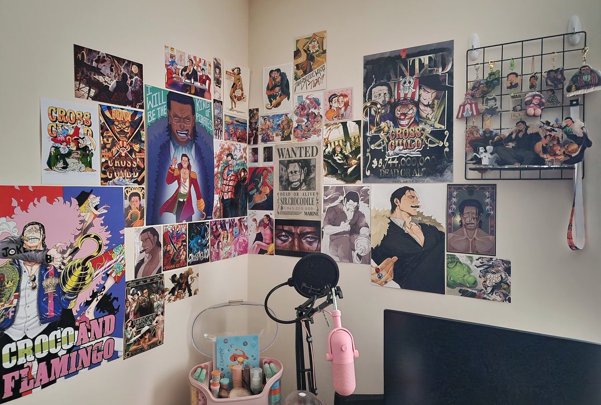 annual crocodile shrine pictures as is tradition for my husband's birthday 🙂‍↕️