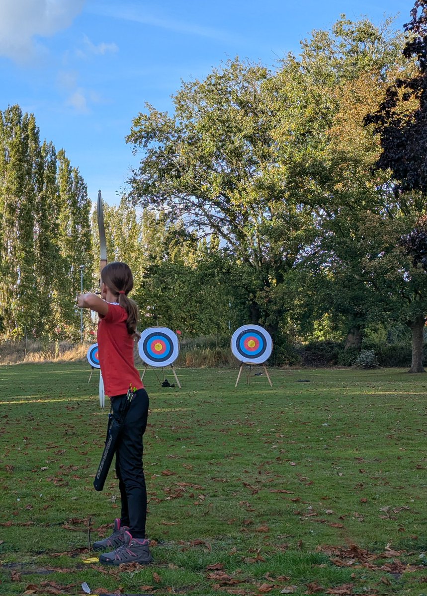 Tommo33s's tweet image. A beautiful night watching Slone shooting some arrows. It&apos;s so peaceful. I love spending time with the ST&apos;s individual. #relaxing #familytime #daddydaughter #recharge #braininjury #dememtia