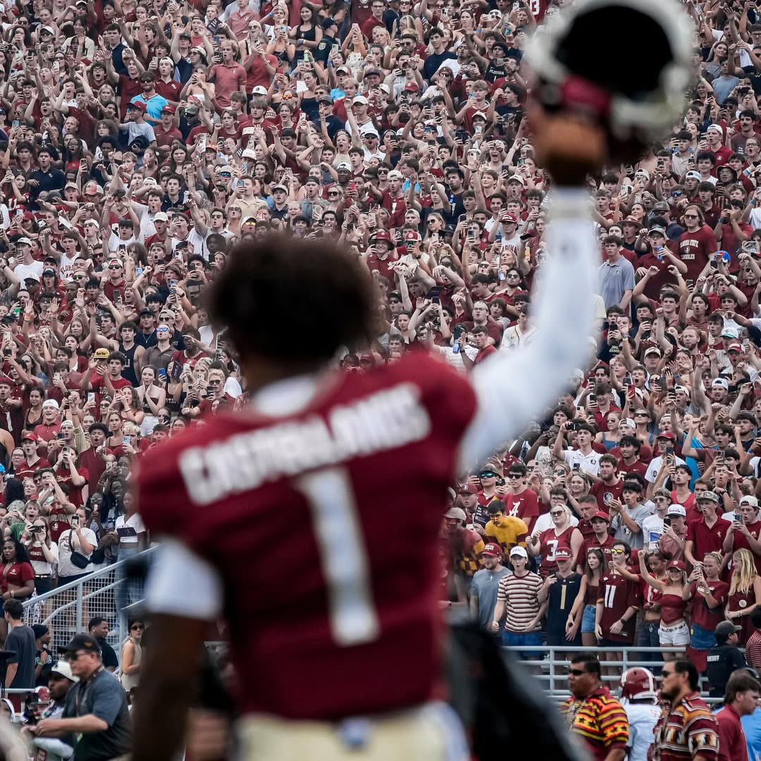 Sean_Brace's tweet image. LIVE @FoxPHLGambler at 3pm
#DailyTicket
- @MarkHenryJrNFL &amp;amp; @KyleFisher45 (4pm) 
- Eagles recap, 🇧🇷 Friday Night lights, NFL Week 1 &amp;amp; College Football! 
- 5pm The Sickos Podcast 🏈