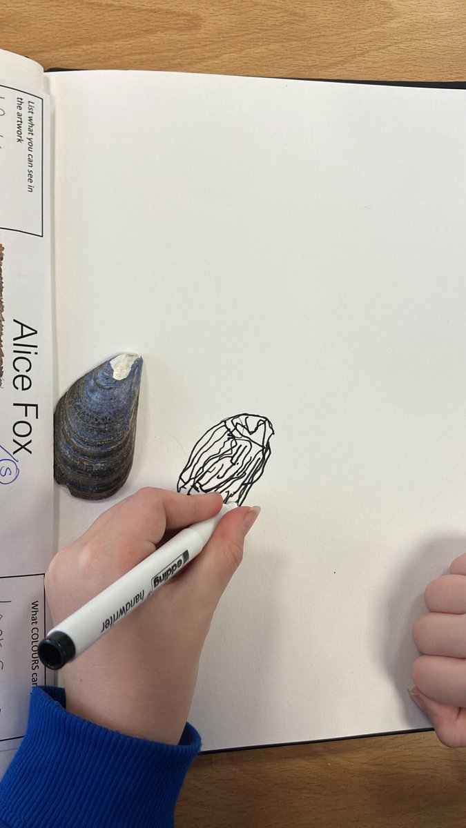 latimerprimary's tweet image. Class AB are working hard to undertake a continual drawing. This is an exercise to support with observation and recording what can be seen focusing on details and shape. #latimerart #classab