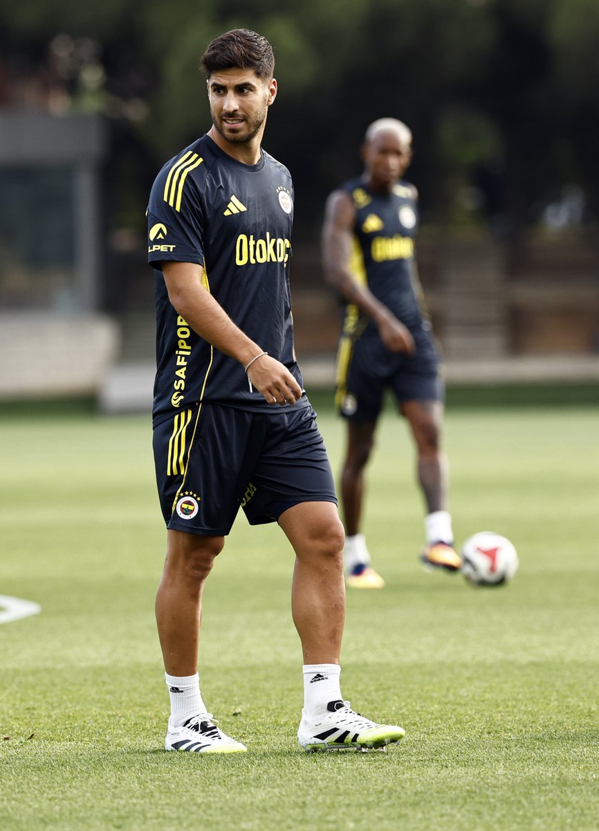 Marco Asensio, Fenerbahçe'de ilk antrenmanına çıktı.
Kaynak Fenerbahce.org
Fotoğraf Semih Bahadır