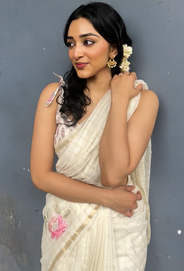 G0GZJgDbUAIhjFy?format=jpg&name=900x900