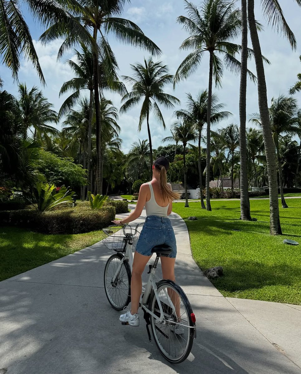 Embrace the pace of the Bahamas. Pedal, pause, and let paradise lead the way.

Complimentary bike rentals are available at the fitness center.

📷photo by: @agnieszka_zajac

#FSOceanClub #FourSeasons