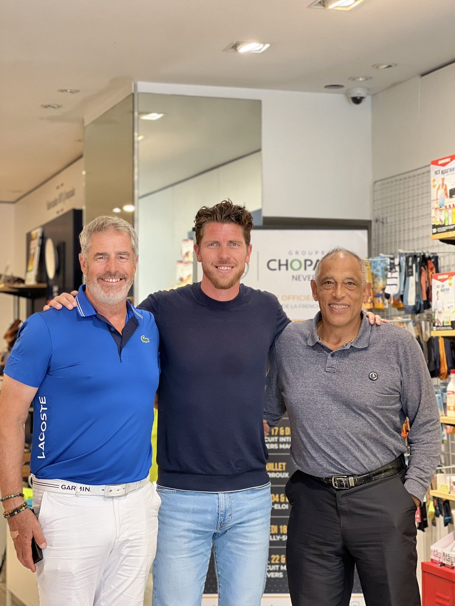 🎙️ Aujourd’hui pour le déjeuner, nous avons eu l’honneur de recevoir deux monuments de l’animation sportive, deux voix uniques, et deux amis de longue date ! 

🙏🏻 Merci !

📸 Marc Maury et Jean-Francois Raffalli