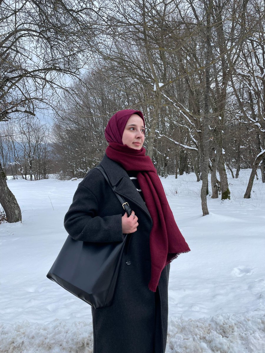 ioozge's tweet photo. Ben kat kat giyinmeyi, soğuktan burnumun kızarmasını falan özledim galiba 🥹 https://t.co/hE8OWRh1EU