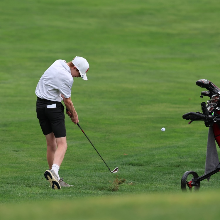 ⛳️🏌️‍♀️🏌️‍♂️ Boys and Girls Golf both picked up big wins last night over Marlington!

A special congratulations to our MHS Senior Lady Lion Golfers on their accomplishments, and thank you to Jordan Miller News for the great photos!

Go Lions! 🦁 #MinervaPride