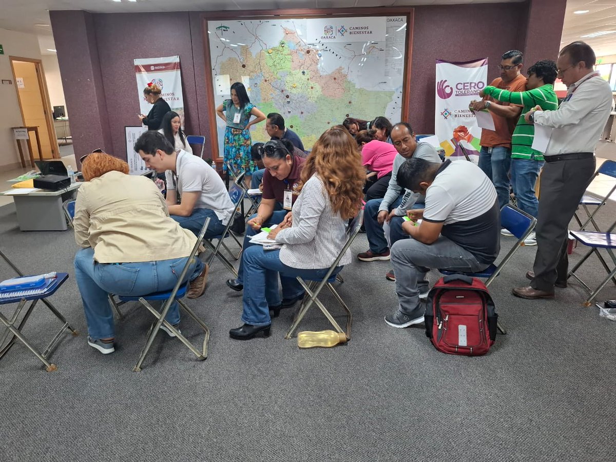 Comprometidos con la inclusión: capacitamos a nuestro personal en el sistema Braille

En coordinación con la <a href="/Admon_GobOax/">Secretaría de Administración</a> capacitamos a nuestro personal en el sistema Braille, para brindar servicio más accesible y empático para todas las personas.