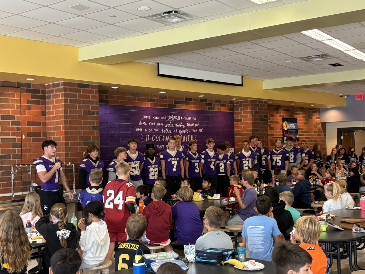 Our seniors got an opportunity to spend some time with the students of <a href="/LakewoodElem/">Lakewood Elementary</a> over lunch today! Making an impact on and off the field!

#WATS
