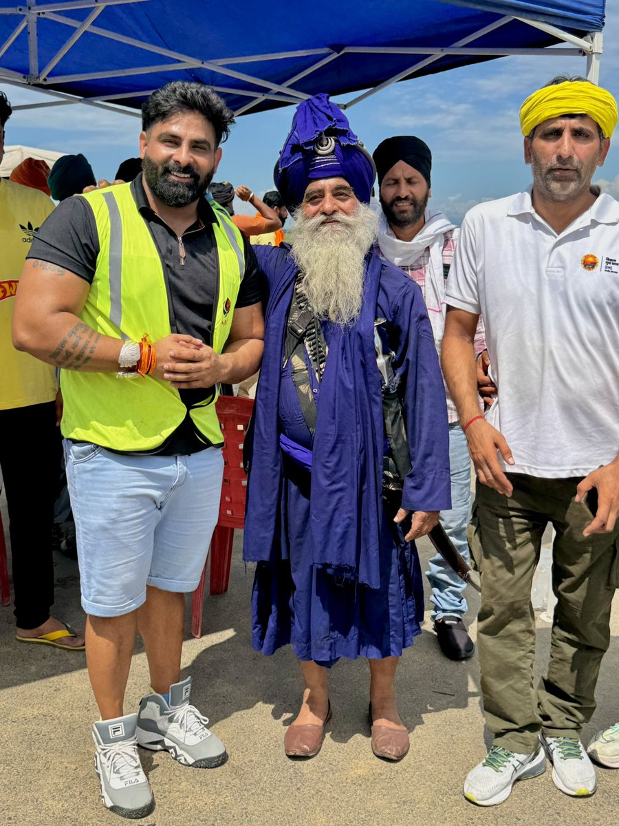 हरियाणा + पंजाब भाईचारा 💪🏻💪🏻 
बड़े भाई पंजाब के साथ खड़े है कंधे से कंधा मिलाकर ,,अपने बड़ो का आशीर्वाद बना रहें !!