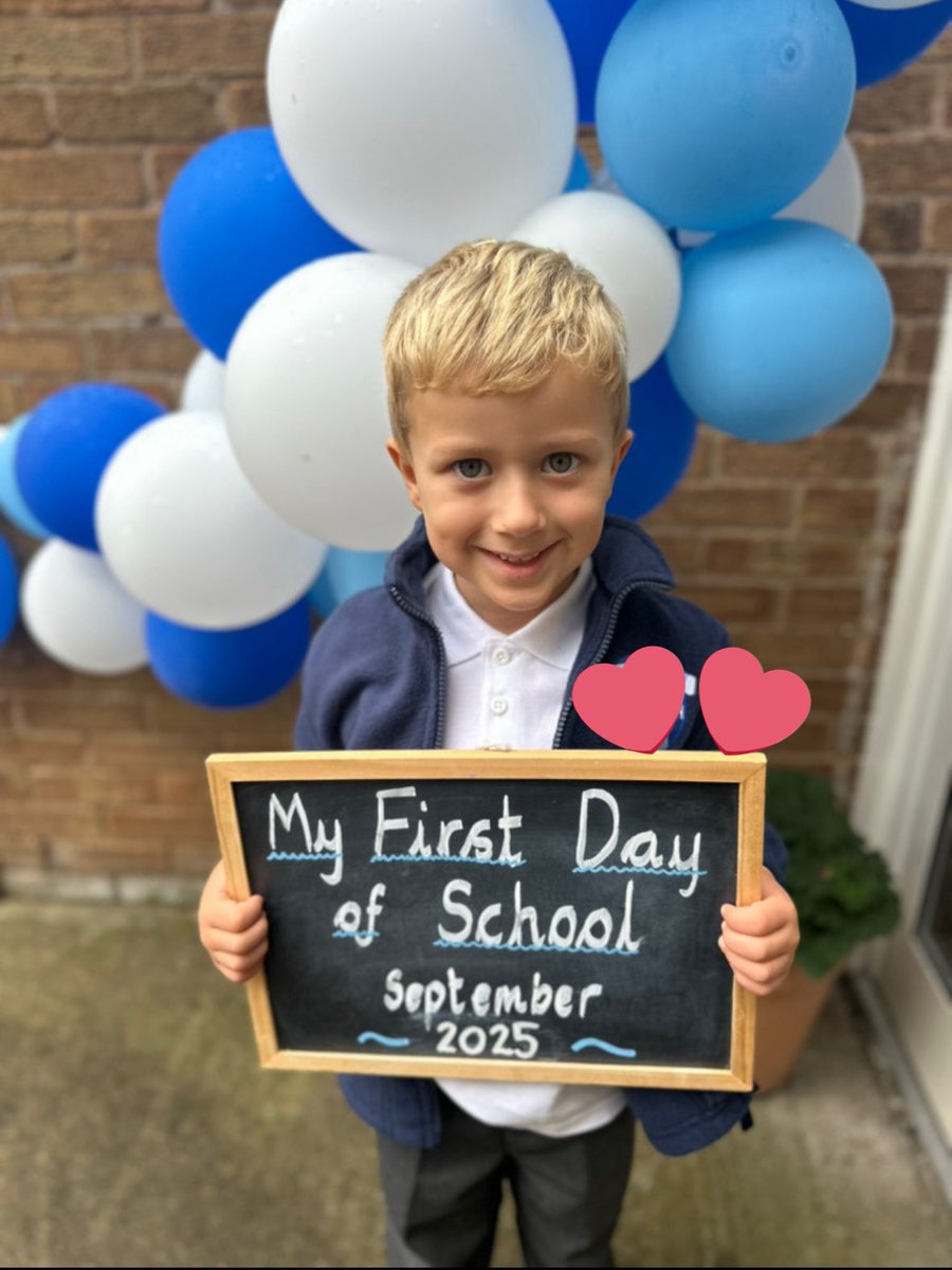 Time goes so quickly! It only feels 5 mins since I was introducing Blake to this school via his sister’s zoom lesson!! So proud of him and how he’s taken on his first few days of “big school” 📚✏️🍎 Such a wonderful school! 🥰🥰