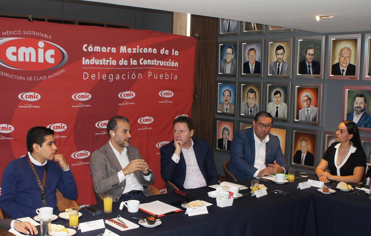 En <a href="/PueblaCMIC/">CMIC Puebla</a> impulsamos la gestión sustentable del #agua. Desde el suministro de agua potable hasta el tratamiento de aguas residuales, promovemos un manejo responsable y legal. 

Por ello, fortalecimos nuestra colaboración con <a href="/AguadePuebla/">Agua de Puebla</a> y su director, <a href="/jboschbr1/">Jordi Bosch</a>, para un