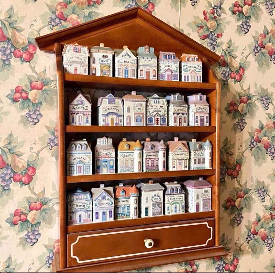 cross_merc64619's tweet photo. One day, I will buy a Lenox spice village https://t.co/8VDQGABkjp