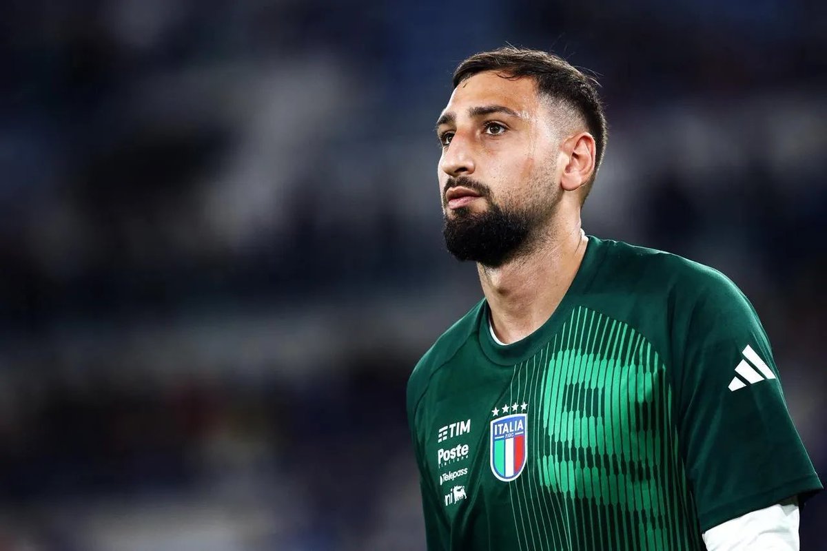 Donnarumma-PSG, City ve Galatasaray: tam bir casus hikâyesinden bile daha iyi, tüm perde arkası.

Donnarumma transferi Paris ve Manchester arasında değil, Abu Dabi ile Doha arasında oynandı. PSG adına emir, City adına şeyh… Aile içi bir savaş, üstelik kuralsızca. Ve Galatasaray