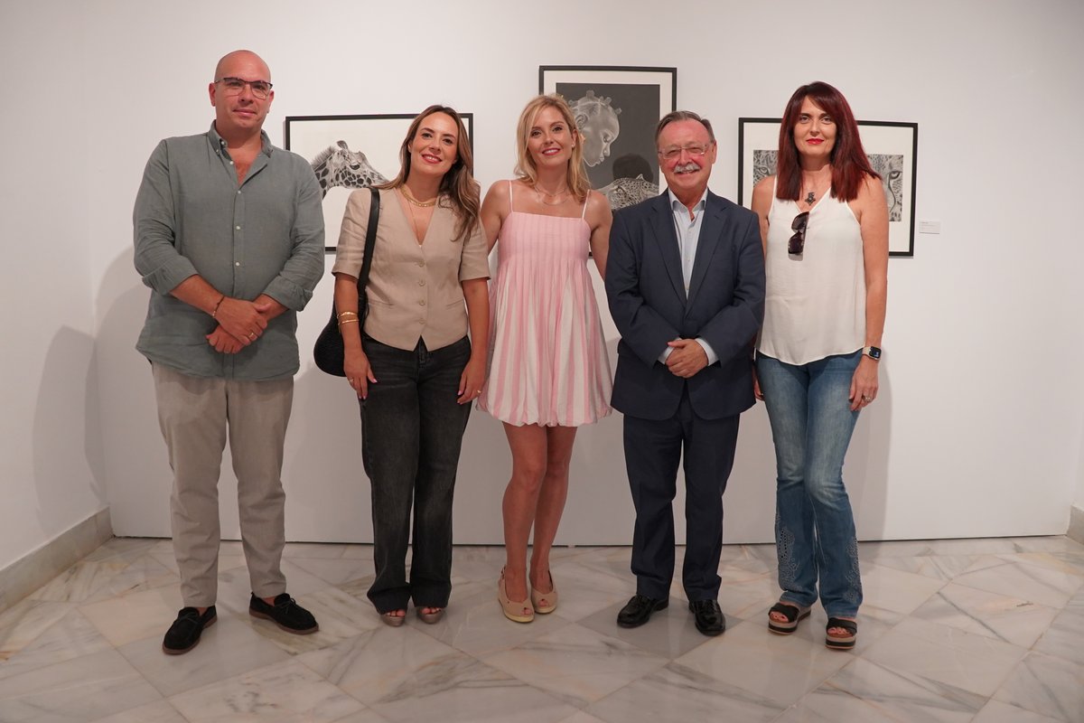 El Faro de Ceuta (@elfarodeceuta) on Twitter photo El presidente de la Ciudad, Juan Vivas, junto a la consejera de Educación, Cultura y Juventud, Pilar Orozco, ha visitado este viernes la exposición colectiva ‘Els viatges dels Baleàrics’, una propuesta cultural impulsada por la Fundación Balearia y el Gobierno de las Islas El presidente de la Ciudad, Juan Vivas, junto a la consejera de Educación, Cultura y Juventud, Pilar Orozco, ha visitado este viernes la exposición colectiva ‘Els viatges dels Baleàrics’, una propuesta cultural impulsada por la Fundación Balearia y el Gobierno de las Islas