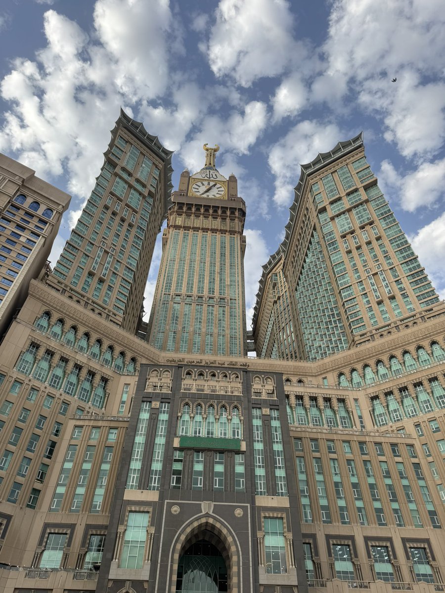 itslamercy's tweet photo. لا تتحدثون عن الوداع وانتم لم تودعوا مكة
غادرتِها ولم تَغادرني، اللهم عُودة عاجلةً فإني قد تركت قلبي في مكة المكرمة اللهم لا تجعله آخر عهدنا بها اللهم ندعوك عودة ثم عودة ما حيينا لا نقول وداعا ولكن لنا لقاء قريب ان شاء اللّٰه 🕋🤍 https://t.co/7eIjk572px