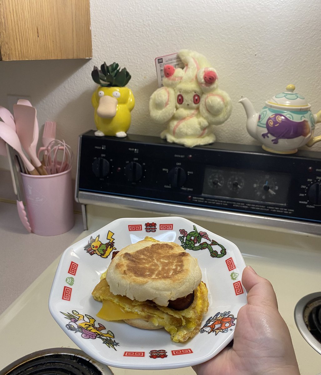 I forgot I bought a bunch of plates from Tokyo center cafe when we went for worlds so please enjoy this photo of Calvin’s breakfast 🌸