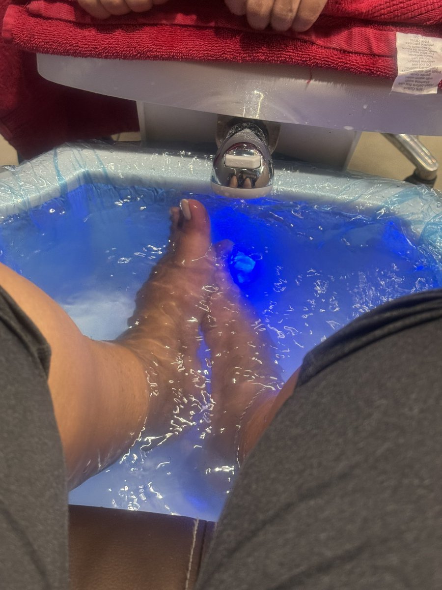 Peaches_0012's tweet photo. Thi pedicure gave me so much life today it was awesome ready to take new pics who wanna buy!!! #feet #feetworshi̇p #feetfetısh #feetِ #Feet #pedicure #footfetısh #sell #buyingfeetcontent https://t.co/UuZ1Fla0uW