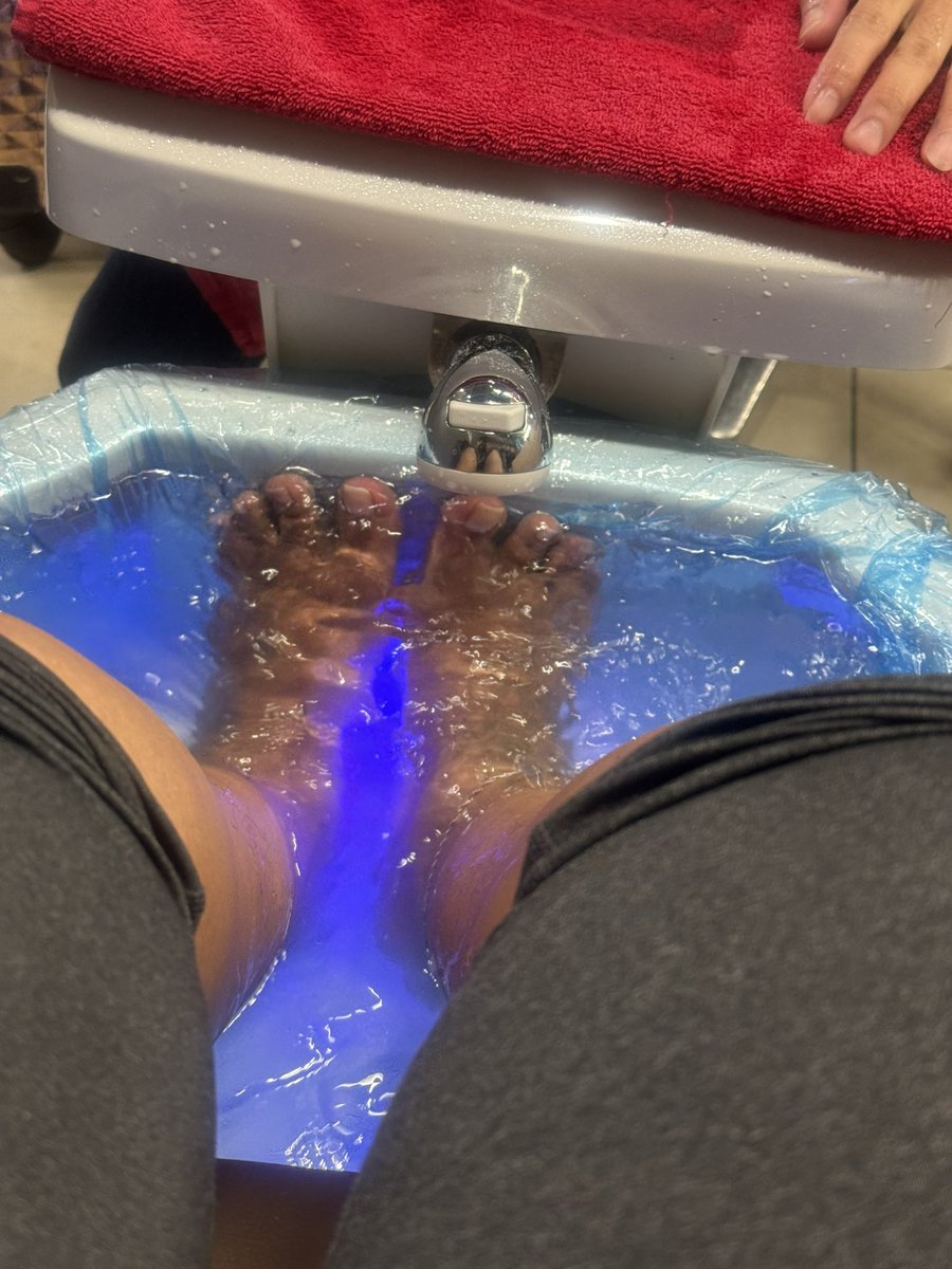 Peaches_0012's tweet photo. Thi pedicure gave me so much life today it was awesome ready to take new pics who wanna buy!!! #feet #feetworshi̇p #feetfetısh #feetِ #Feet #pedicure #footfetısh #sell #buyingfeetcontent https://t.co/UuZ1Fla0uW