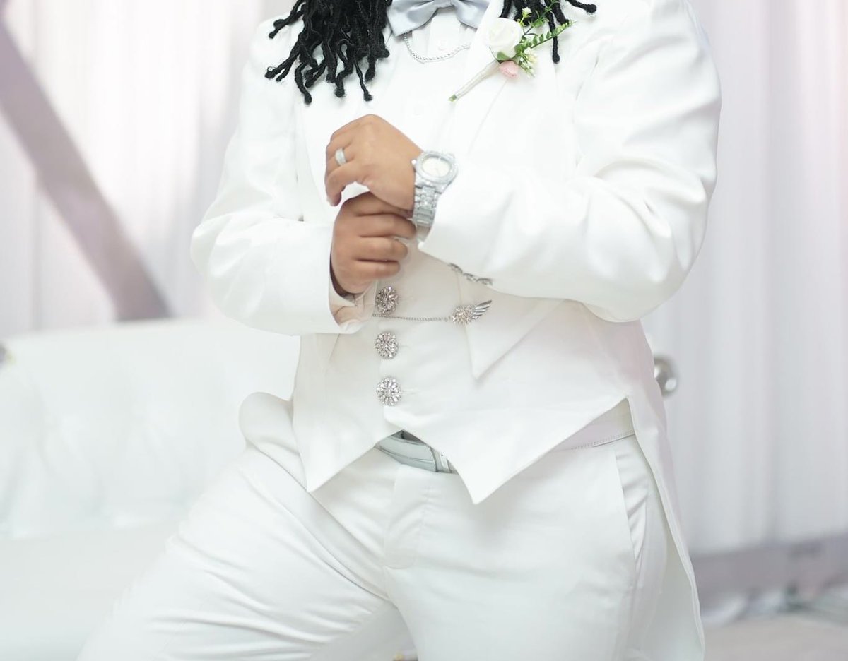 DiVelleCo's tweet image. The request was the Design &amp;amp; Manufacturing of:

- Unconstructed Single Breast Suit Jacket
- Double Penguin Tail 
- Notched Lapel
- Soft Shoulder 
- Attached Sewn in Vest w/ 3 buttons for Closure
- Suit Pants  

#Design #babylocksewing #babylockserger  #fashion  #designers