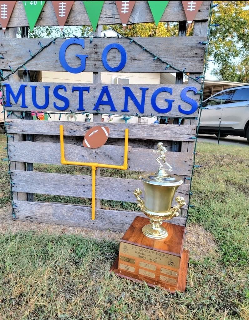 SouthTejas1984's tweet photo. #RivalsForACause
#GoStangsGo https://t.co/D3l8oFSXKn