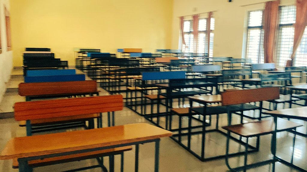 sejalnamdev_'s tweet photo. #Day30🤡
🔹Done 1️⃣ DSA Lec
🔹DBMS Notes Revision 🌐
🔹Solved 3️⃣ Leetcode Problems
>>> College ne chhutti nahi di.. toh humne khud hi declare kar li 😌🔥 #MassBunk 🙌 https://t.co/QkUdoNK2B4