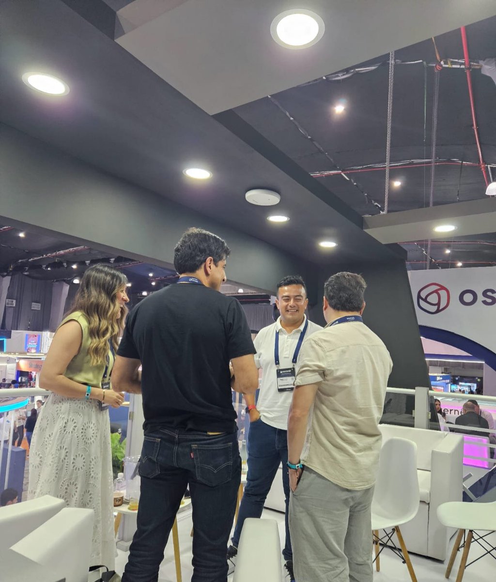 Codaltec's tweet image. # Hoy en #ANDICOM2025, nos reunimos con @Hikvision_Col para explorar colaboraciones en soluciones de videovigilancia y seguridad inteligente aplicadas a la defensa y seguridad nacional. 

Innovación en tecnologías 4.0 para proteger y servir.

#CODALTEC #InnovaciónParaLaDefensa