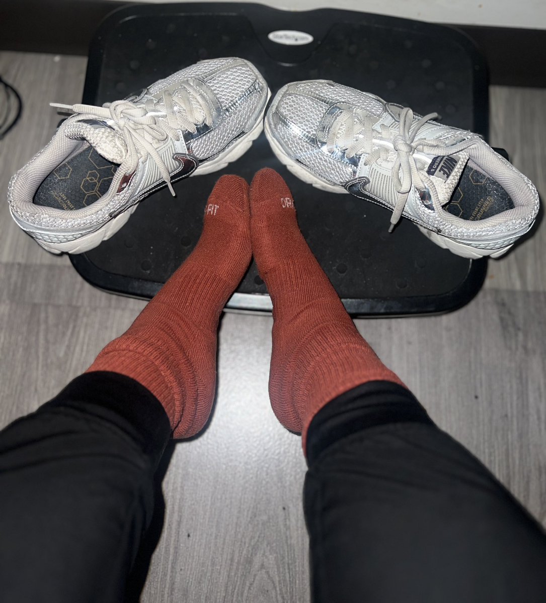 TheArchNemesisX's tweet photo. My view: Your wallet 

Your view:

#SockFetish #SockWorship #FeetPicsForSale #FootFetishNation #BrattyPrincess https://t.co/4moCZy7S09
