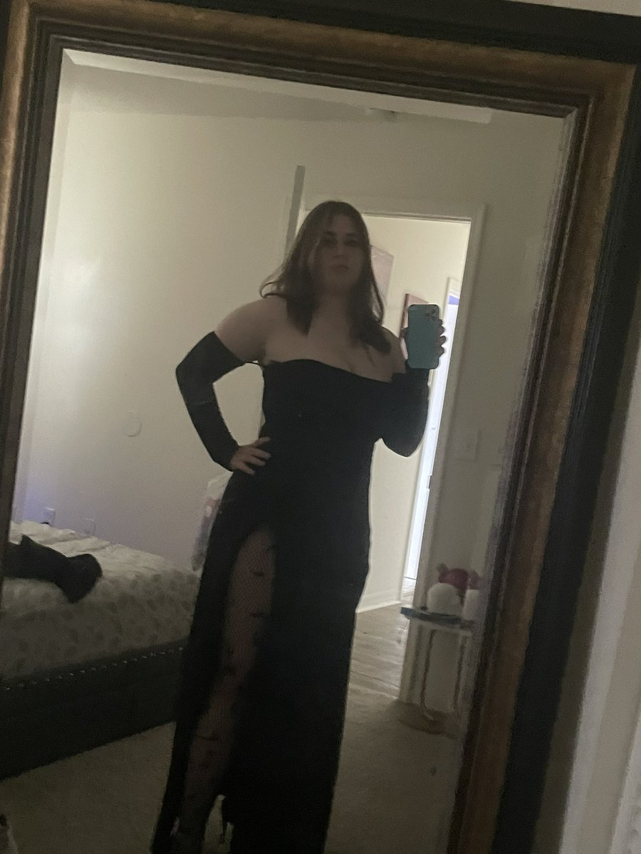 So, I got my home comming outfit put together (Scary irl look, spooky) dunno how to feel about it, should I add jewelry to it?