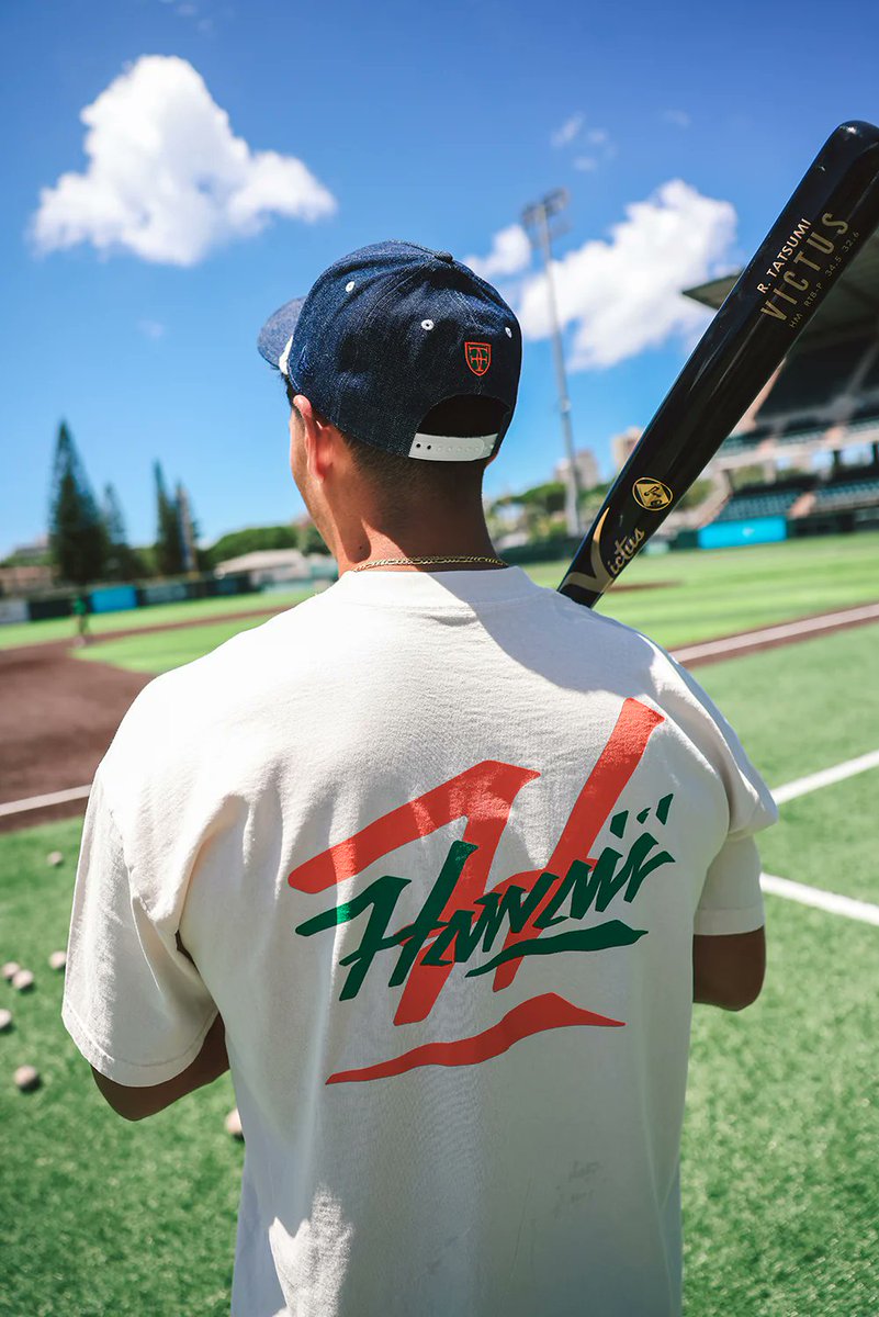 9FORTY KALAI HAWAII - DK GREEN / WHITE TRUCKER
9FORTY FH RETRO - DENIM
KALAI TEE - DK GREEN
KALAI TEE - CREME
KALAI W TEE - OFF WHITE
HERALDRY TEE - ASH

Available now.

fittedhawaii.com/products/kalai…