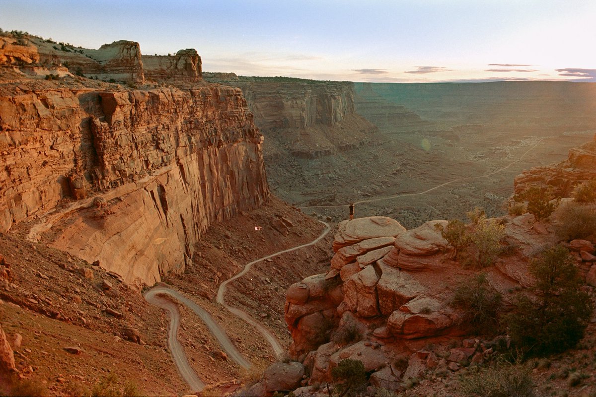 jakob_lr's tweet photo. Desert Road Trip on 35mm film https://t.co/HLTfHjoh5k