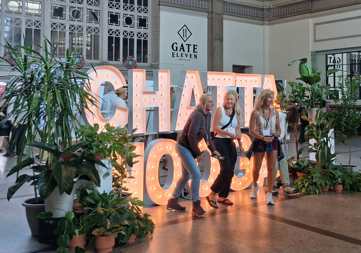 Smokies_Life's tweet image. At the @OWAA conference, outdoor writers wrestled with the rise of AI 🤖 vs. human connection 🌿. The consensus? Stories about the outdoors are most powerful when they stay rooted in people + place. Our blog: smokieslife.org/2025/09/06/out…
#OutdoorWriting #OWAA #Recreation #Storytelling