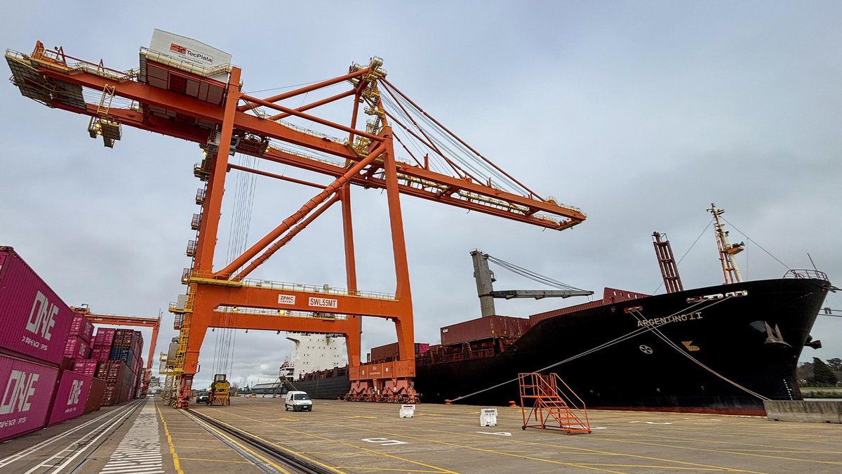 container_news's tweet photo. #TecPlata and #PSL launch new #service to #Ushuaia
https://t.co/SO7qd60FaP https://t.co/Xc4h7R7tpu