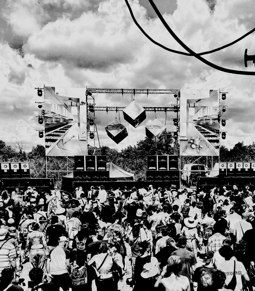 BLUE NOISE tweet media