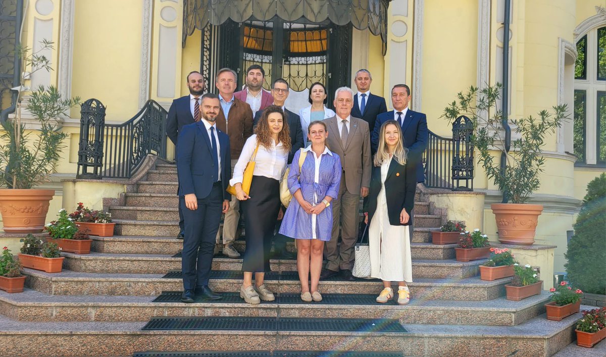 Misiunea  <a href="/CentrulR/">Euro-Atlantic Resilience Centre</a>  se măsoară în relevanța conceptelor, analizelor şi proiectelor de instruire pentru realitate. Întâlnire de substanță cu partneri din mediul de afaceri în pregătirea Forumului E-ARC 2025.