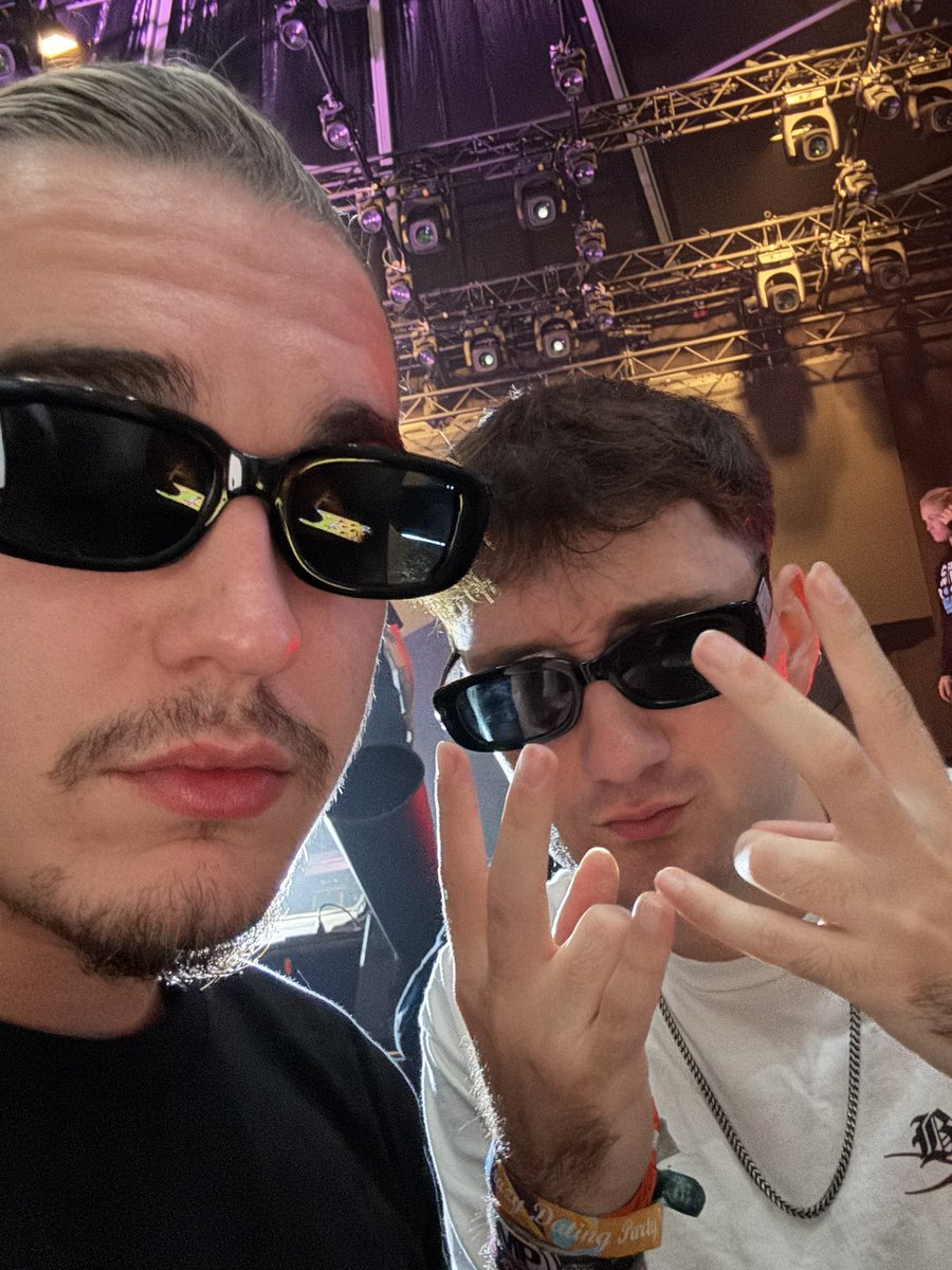 tiimturnn's tweet photo. S/o to @Xetroz to having a festival 10min from his place https://t.co/mjarQfQBJg