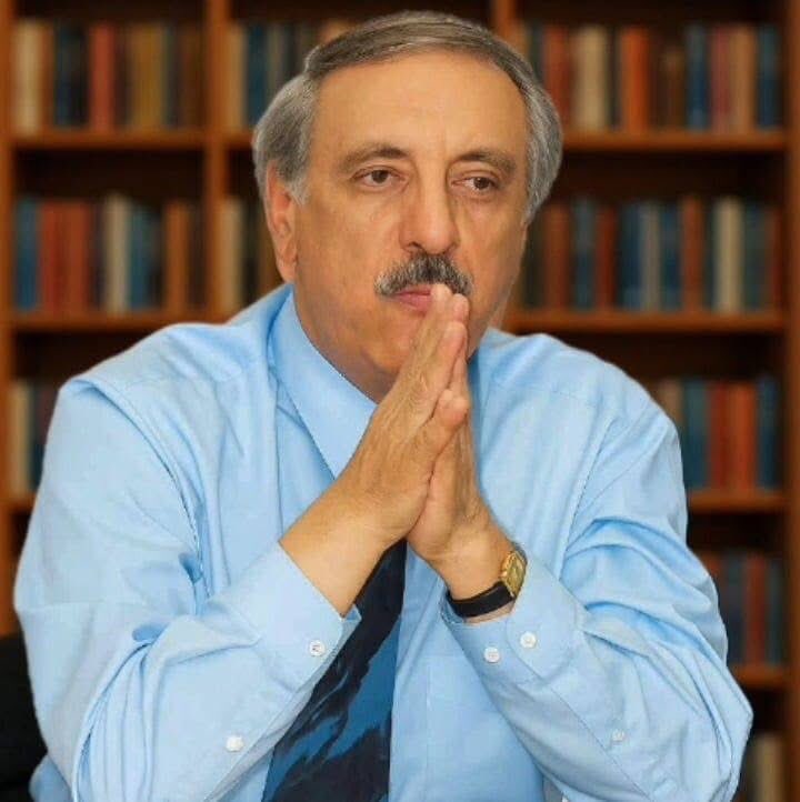 لە نێو ڕێبەرانی کورد دا بێگومان دەتوانین #دوکتور_قاسملوو وەکوو ئەندازیاری دیپلۆماسی کوردی لە گەڵ وڵاتانی رۆژاواییدا بناسێنین و ئەوە دوکتور قاسملوو بوو کە پرسی کوردی لە ئوروپادا بە هەموو شێوەیەک هێنایە بەرباس و ئەو پرسەی خستە رۆژەڤەوە.
#دوکتور_قاسملوو