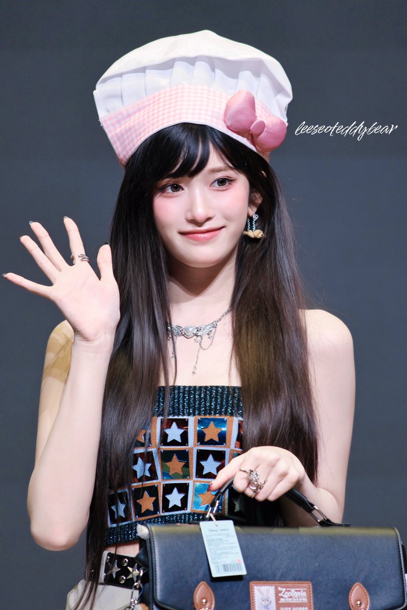 250905
Fansign
👩🏻‍🍳👩🏻‍🍳👩🏻‍🍳
#아이브 #이서 #IVE #LEESEO #イソ