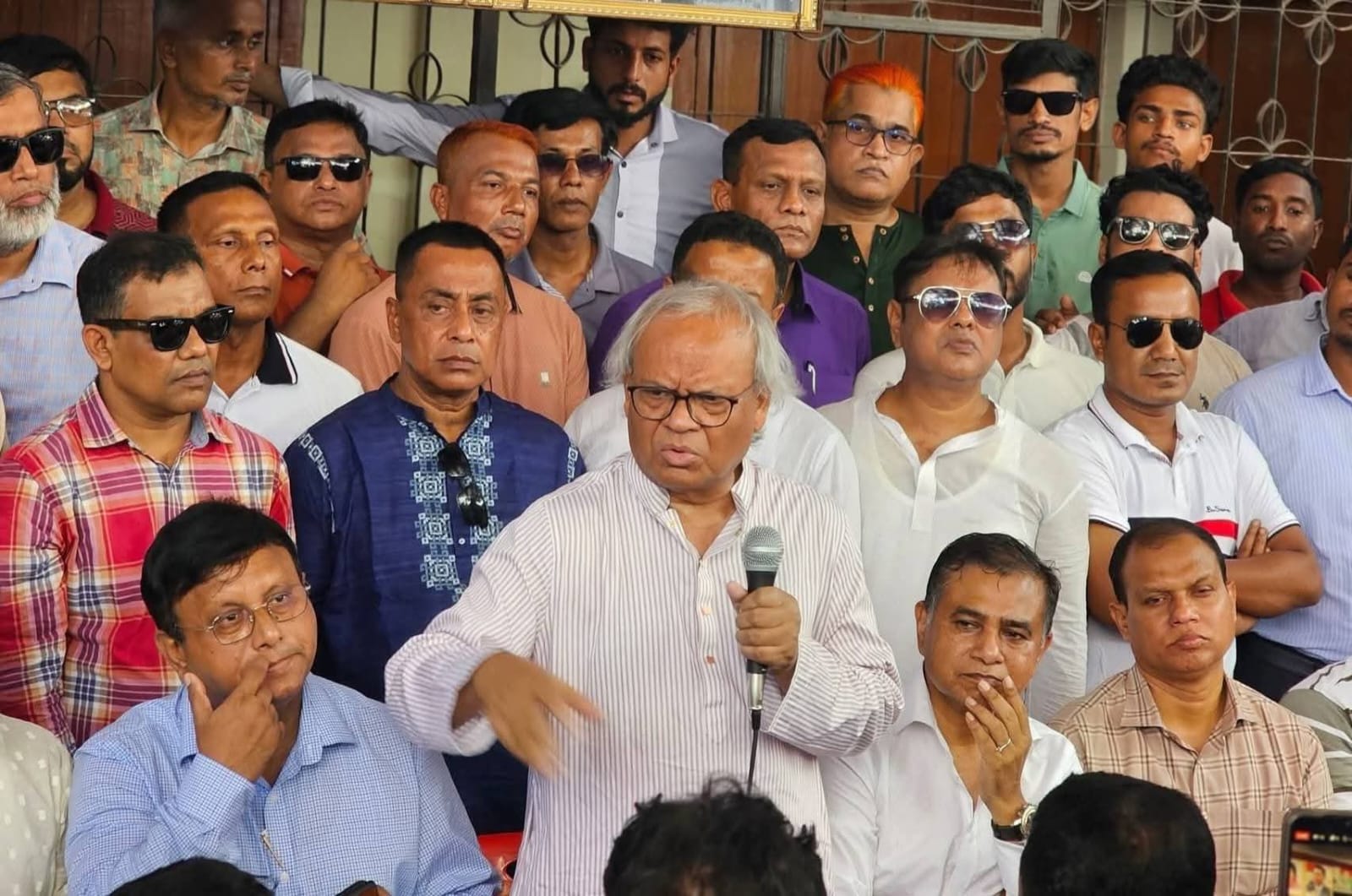 প্রযুক্তি উদ্ভাবক নাবিলের পাশে তারেক রহমান