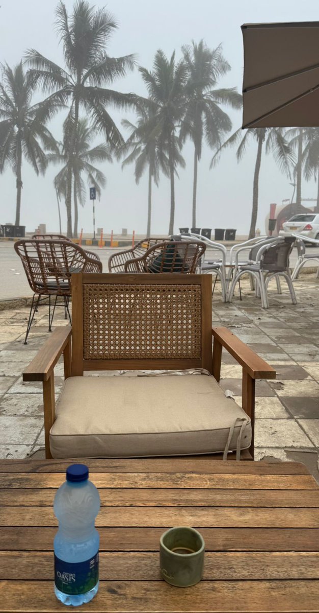 ياعزة النفس كوني في العلا قمرا
فالعيش دونك مثل الغصن إن مالا

ما قيمة المرء إن ضاعت كرامته
فضل الكرامة يعلو الجاه والمالا