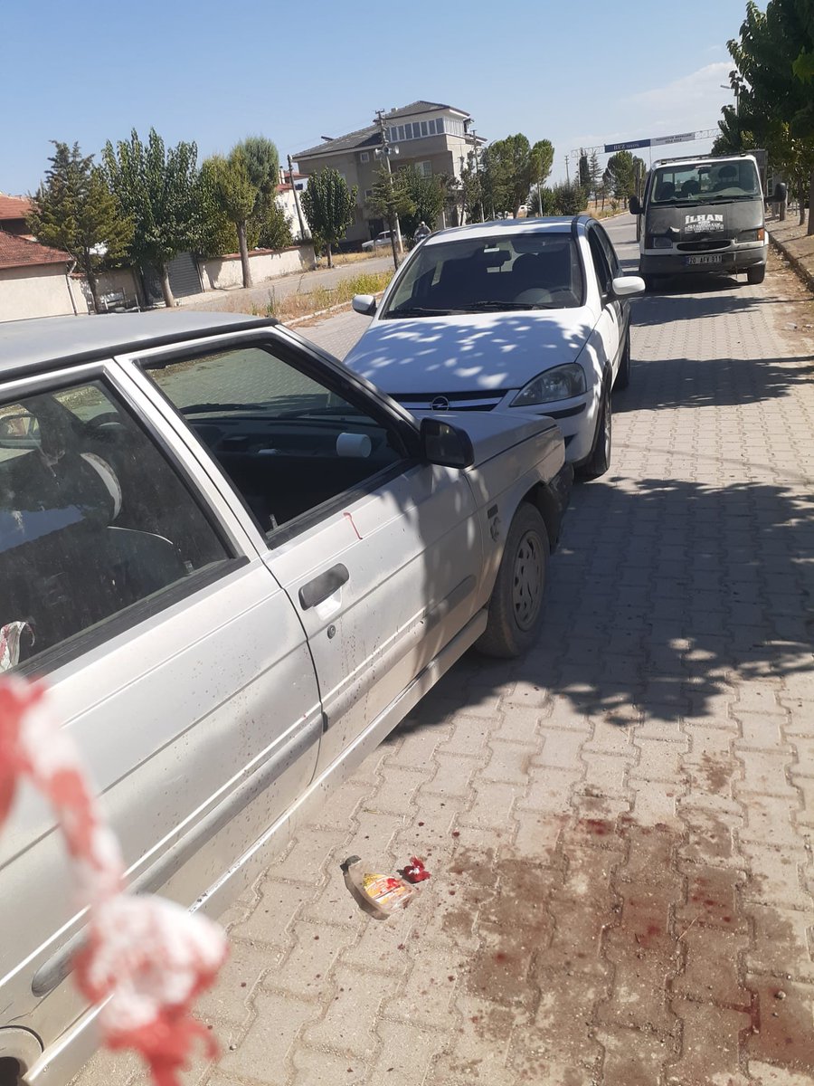 ay05av20's tweet photo. Ve başını ayağı ile bastırılıp kasten yaralanmasına sebep veriyor hipokarat yemini olmasına rağmen https://t.co/gfDFfmq6Vj