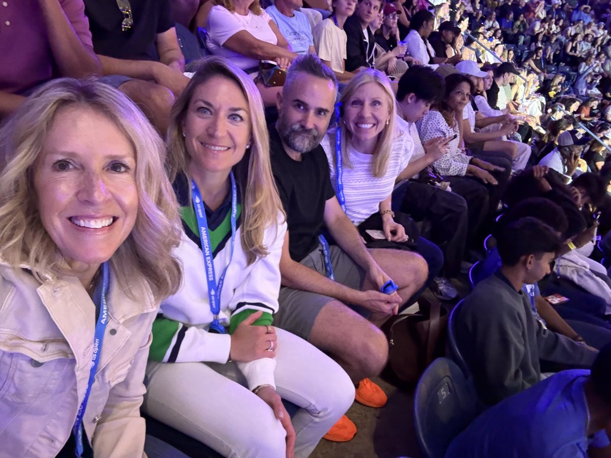 LFOUNDOS's tweet image. U.S. Open Season! 🎾 I love the fierce competition, especially in last night&apos;s women&apos;s semifinal matches. The intensity was palpable. @usopen

I am so grateful for the role that sports played in my life.