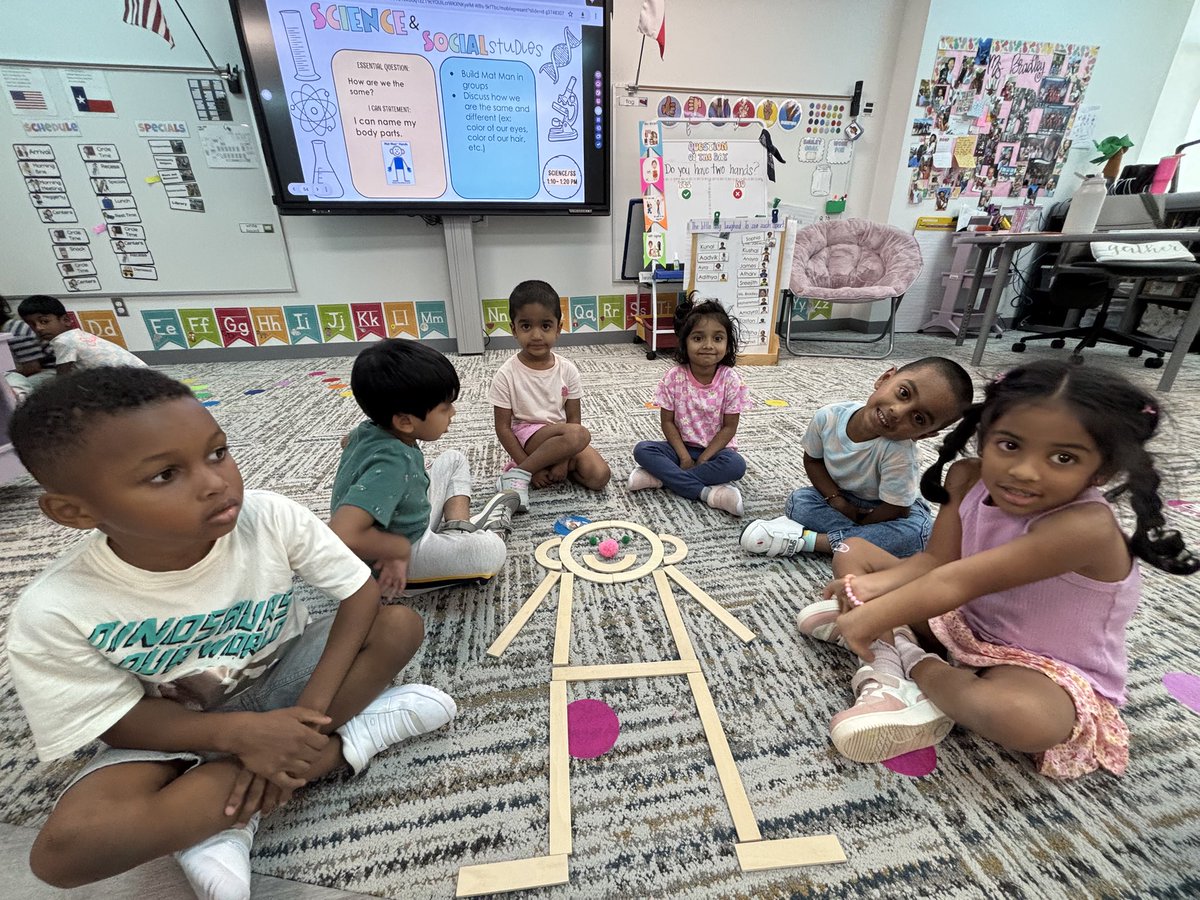 Mat Man has…5 senses! How sweet is it that we can tie in pre-writing skills learned with Mat Man with learning our five senses? Two birds, one stone! 😎 <a href="/PISDCalhoun/">Calhoun Early Childhood School</a> #calhounconnects