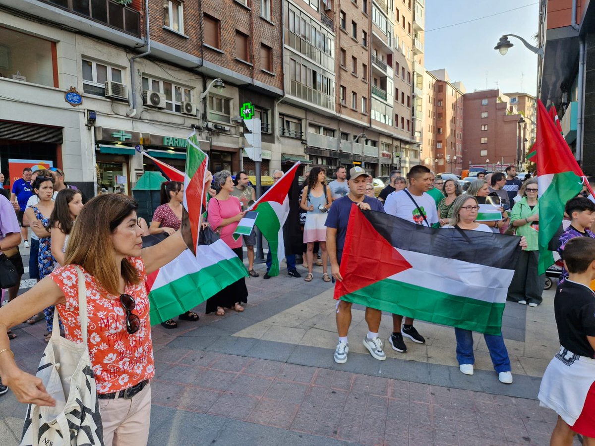 🇵🇸 100 auzokide baino gehiago kalera atera gara gaur Palestinako herriari elkartasuna adierazteko.

Zorrotzatik Palestinara doa gure oihua: Nahikoa da! Genozidioari ez!

#JarraiDezagunPalestinazHitzEgiten 
#KeepTalkingAboutPalestine 
#GenozidioaSTOP 
#RupturaConIsraelYa