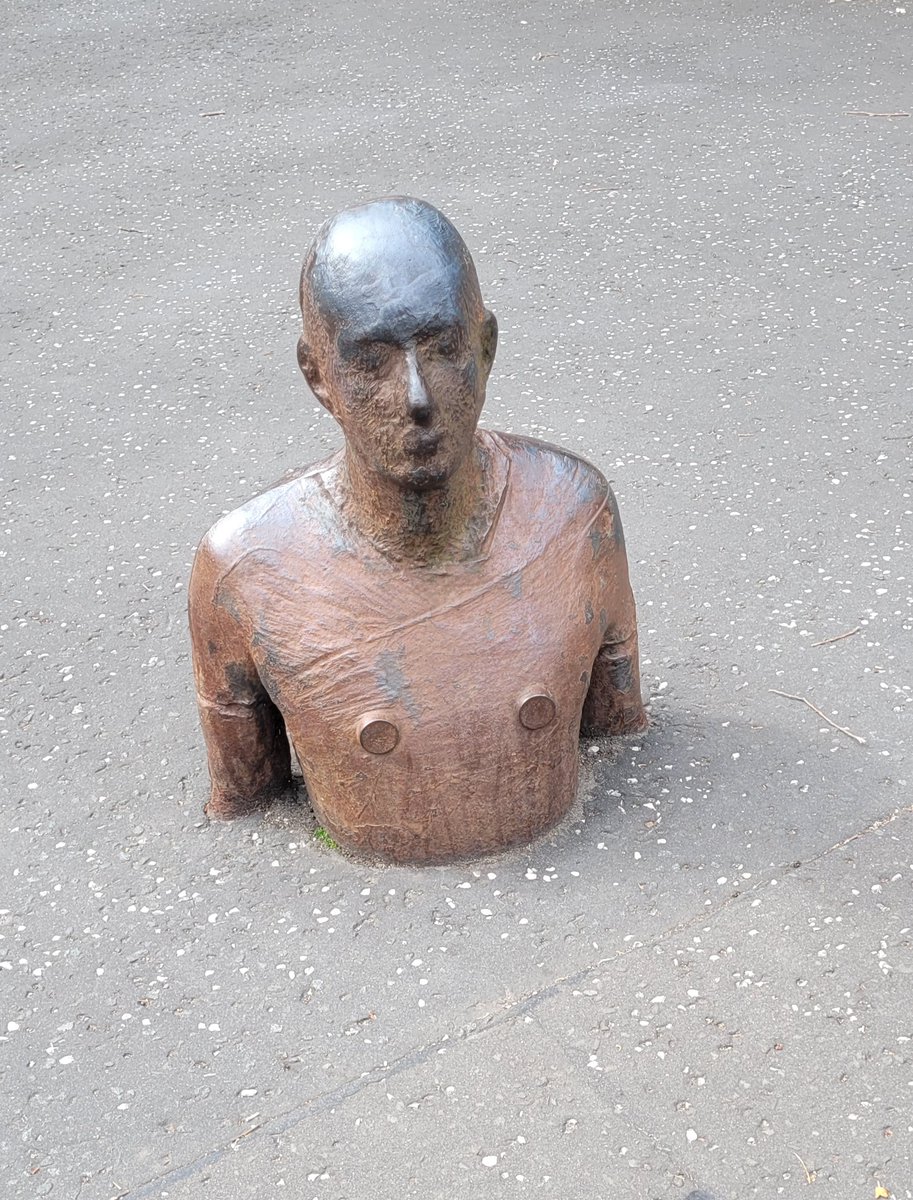 DailyPicTheme2's tweet image. Sunday, 7th September

Today&apos;s Daily Picture Theme is &apos;Unusual&apos;

RT or reply with your own photo

Tomorrow&apos;s theme will be &apos;Visitor&apos;

#DailyPictureTheme 

An #unusual sight on the streets of Edinburgh