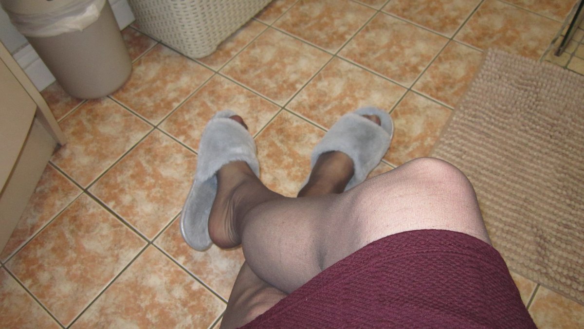 20250905 open toe fluffy slippers