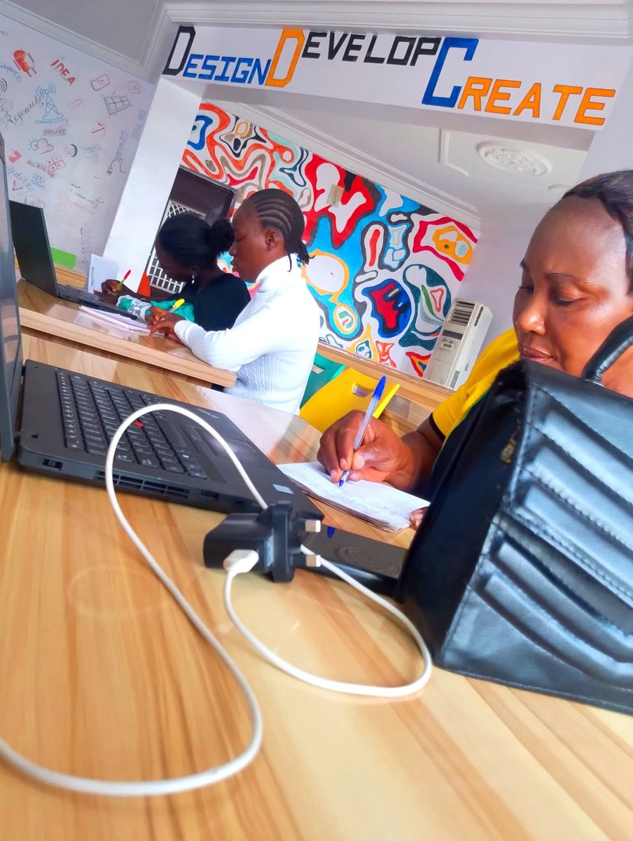 Princeponfa's tweet image. The @LangtangIHub Rural Women Digital Skills Program is empowering change. Day 3 has been incredible, watching these talented women learn and grow.
We're bridging the digital divide, equipping them with skills for the Fourth Industrial Revolution. It's amazing to see their…