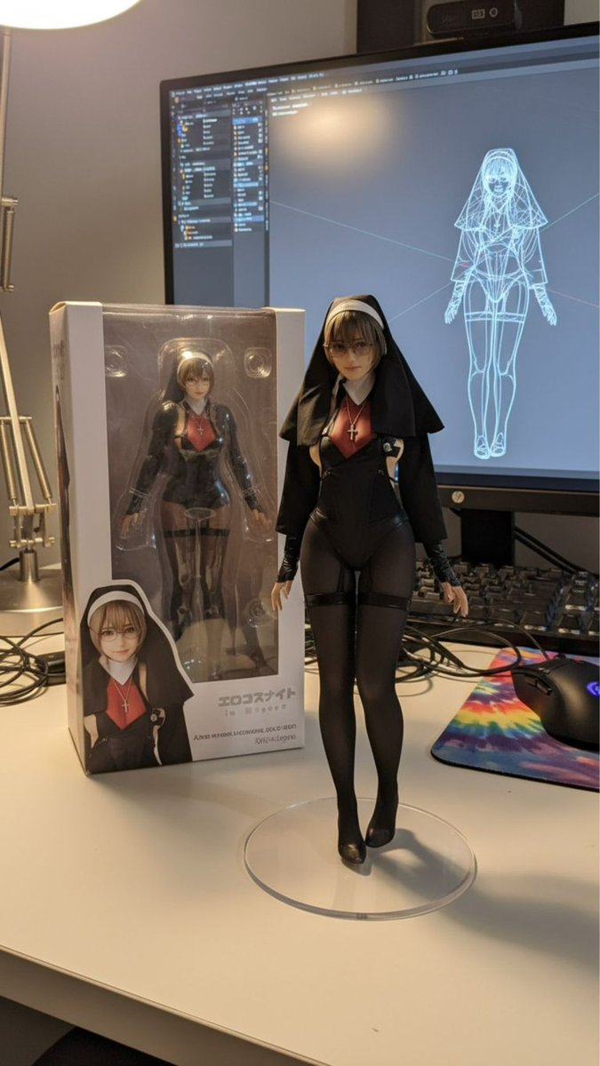 箱にちゃんとエロコスナイトって書いてるのクソおもろいな