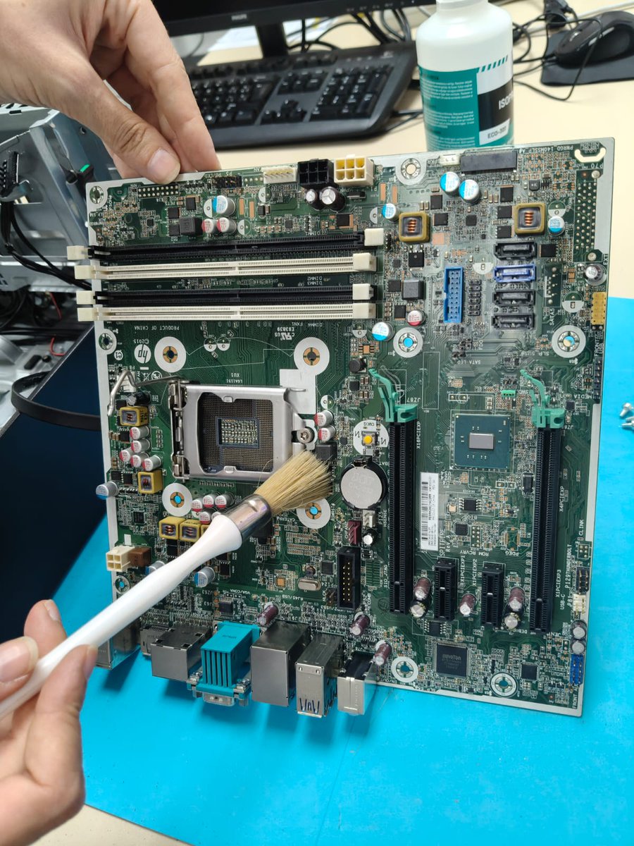 elisalopezabad's tweet image. Que satisfacción terminar un trabajo bien hecho. Limpieza y renovación de pasta térmica de un pc de sobremesa. #tecnicoinformatica #Opentonetwork #Formación #sistemas